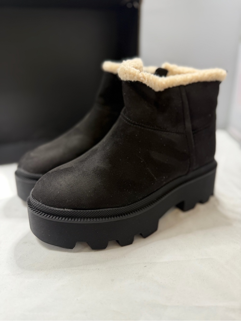 NWB Women’s Black Platform Lug Sole Ankle Boots S 8.5